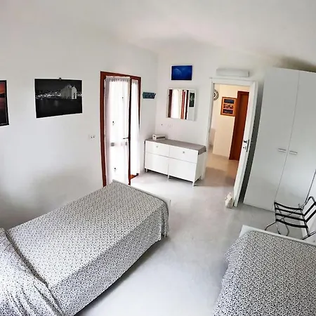 A Pochi Passi Dalle Spiagge Di Lacona