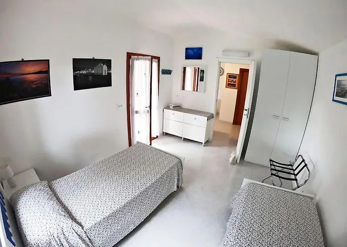 A Pochi Passi Dalle Spiagge Di Lacona