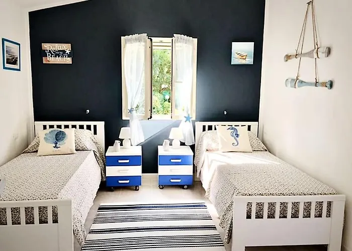 A Pochi Passi Dalle Spiagge Di *